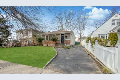 37 Decatur Street, Roosevelt, NY 11575 - Photo 7