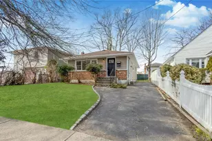 37 Decatur St, Roosevelt, NY 11575 - Photo 7