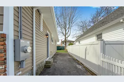 37 Decatur Street, Roosevelt, NY 11575 - Photo 9