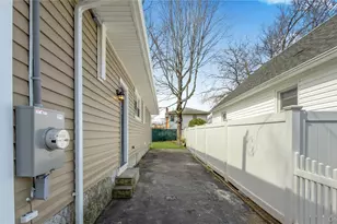 37 Decatur St, Roosevelt, NY 11575 - Photo 9