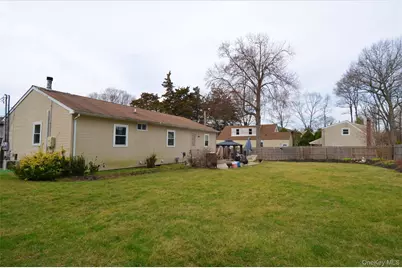 61 Manchester Road, Huntington, NY 11743 - Photo 15