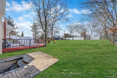 86 Overlook Drive, East Islip, NY 11730 - Photo 15