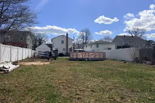 506 48th St, Lindenhurst, NY 11757 - Photo 15