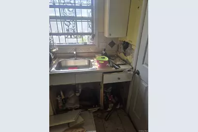 2105 Seward Avenue, Bronx, NY 10473 - Photo 3