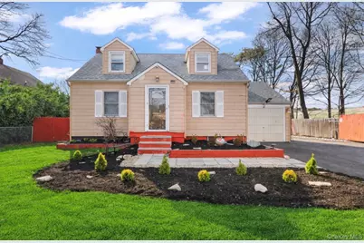 824 Lincoln Avenue, Bohemia, NY 11716 - Photo 1