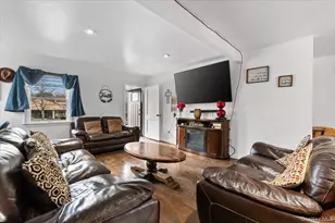 824 Lincoln Ave, Bohemia, NY 11716 - Photo 3