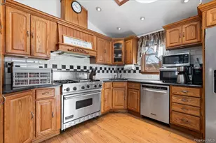 824 Lincoln Ave, Bohemia, NY 11716 - Photo 7