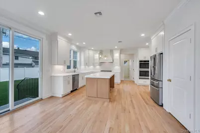 89 West Avenue, Hicksville, NY 11801 - Photo 17