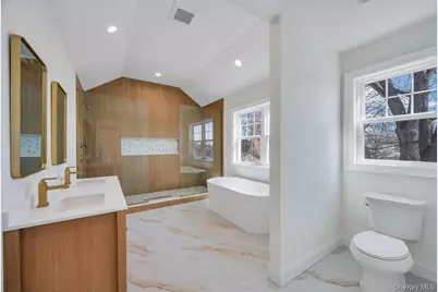 89 West Avenue, Hicksville, NY 11801 - Photo 23