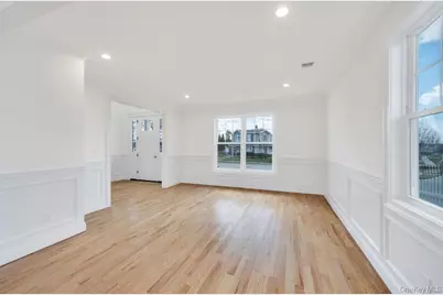 89 West Avenue, Hicksville, NY 11801 - Photo 13