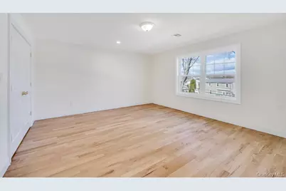 89 West Avenue, Hicksville, NY 11801 - Photo 21