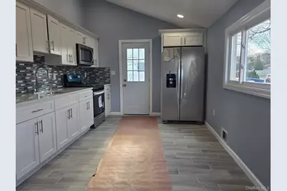 340 Half Mile Road, Central Islip, NY 11722 - Photo 5