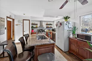 528 Lockwood Dr, Shirley, NY 11967 - Photo 5