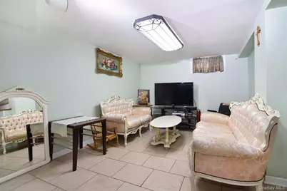 17 Lake Avenue, Yonkers, NY 10703 - Photo 27