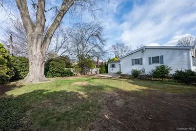 28 Dartmouth Drive, Smithtown, NY 11787 - Photo 5