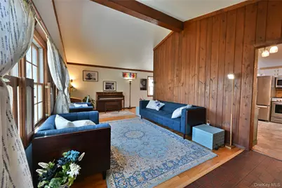 28 Dartmouth Drive, Smithtown, NY 11787 - Photo 9