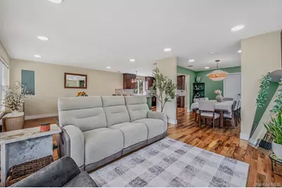 28 Vanderbilt Avenue, Babylon, NY 11702 - Photo 9