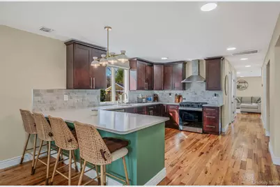 28 Vanderbilt Avenue, Babylon, NY 11702 - Photo 11