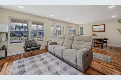 28 Vanderbilt Avenue, Babylon, NY 11702 - Photo 7