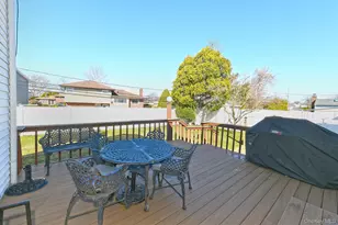 12 Oak Dr, Plainview, NY 11803 - Photo 19