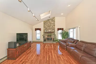 12 Oak Drive, Plainview, NY 11803 - Photo 3