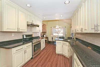 12 Oak Drive, Plainview, NY 11803 - Photo 7