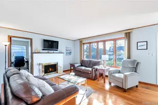 25 Flanders Pl, West Babylon, NY 11704 - Photo 3