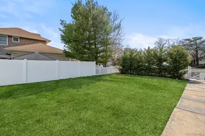 290 38 Th Street, Lindenhurst, NY 11757 - Photo 19