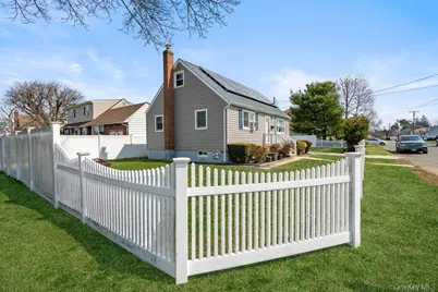 290 38 Th Street, Lindenhurst, NY 11757 - Photo 25