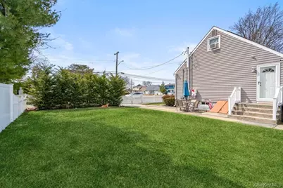 290 38 Th Street, Lindenhurst, NY 11757 - Photo 21