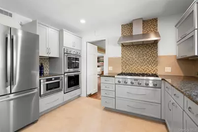 720 Claflin Avenue, Mamaroneck, NY 10543 - Photo 17