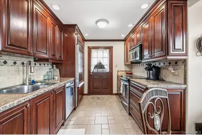 471 Parker Avenue, Levittown, NY 11756 - Photo 11