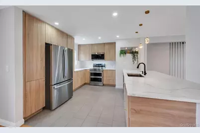 50 Sudbury Lane, Westbury, NY 11590 - Photo 13