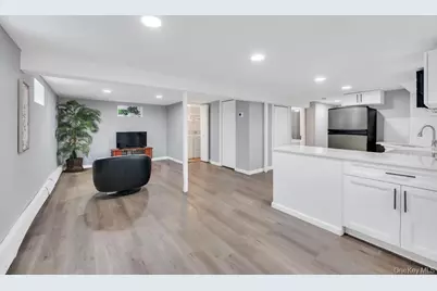 50 Sudbury Lane, Westbury, NY 11590 - Photo 23