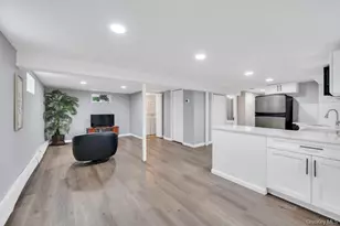 50 Sudbury Ln, Westbury, NY 11590 - Photo 23