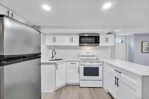 50 Sudbury Ln, Westbury, NY 11590 - Photo 25