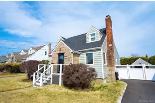 2381 Yorktown St, Oceanside, NY 11572 - Photo 3