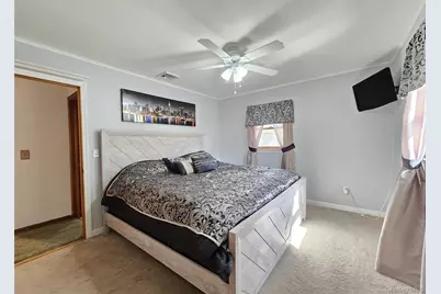 180 Carroll Avenue, Ronkonkoma, NY 11779 - Photo 11