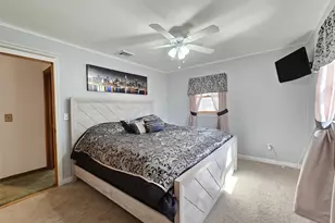 180 Carroll Ave, Ronkonkoma, NY 11779 - Photo 11