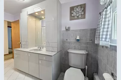 180 Carroll Avenue, Ronkonkoma, NY 11779 - Photo 7