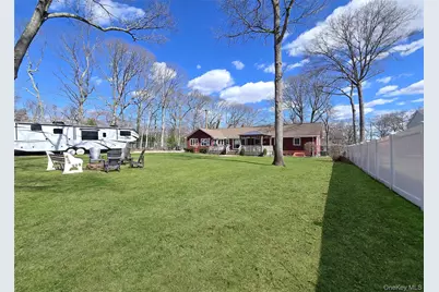 180 Carroll Avenue, Ronkonkoma, NY 11779 - Photo 27