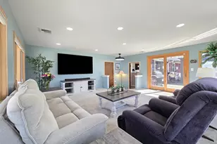 180 Carroll Ave, Ronkonkoma, NY 11779 - Photo 9