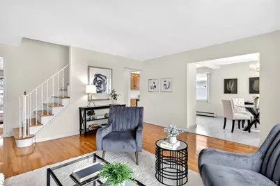 1019 Whittier Avenue, New Hyde Park, NY 11040 - Photo 3