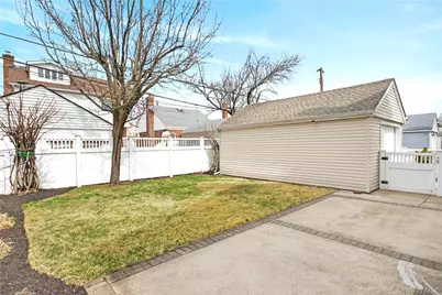 1019 Whittier Avenue, New Hyde Park, NY 11040 - Photo 25