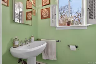 57 Knott Dr, Glen Cove, NY 11542 - Photo 13