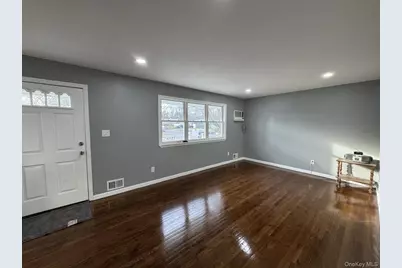 189 Whitetail Lane, Central Islip, NY 11722 - Photo 3