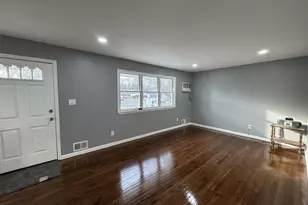 189 Whitetail Ln, Central Islip, NY 11722 - Photo 3