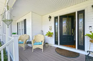 4 Rolling Wood Ct, Hauppauge, NY 11788 - Photo 3