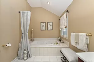 4 Rolling Wood Ct, Hauppauge, NY 11788 - Photo 21