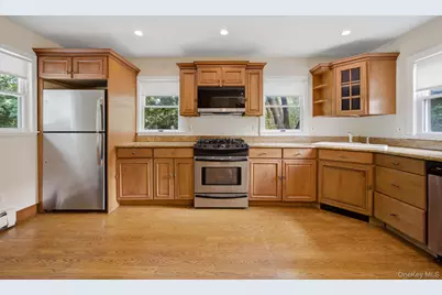 302 E Broadway, Port Jefferson, NY 11777 - Photo 9